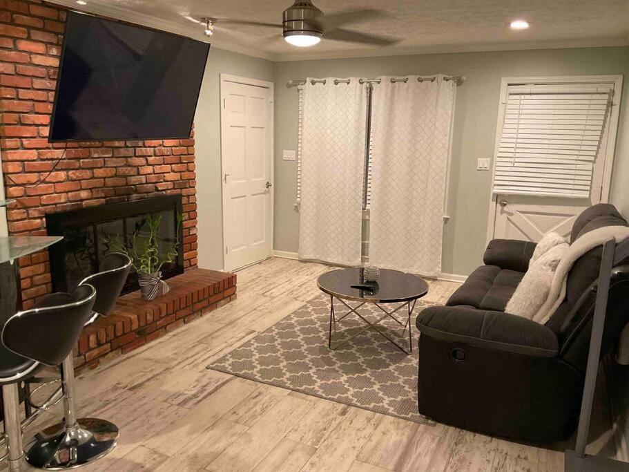 Renovated 3Bedroom 2.5Bath 2 Story House W/ Garage ローレンスビル エクステリア 写真