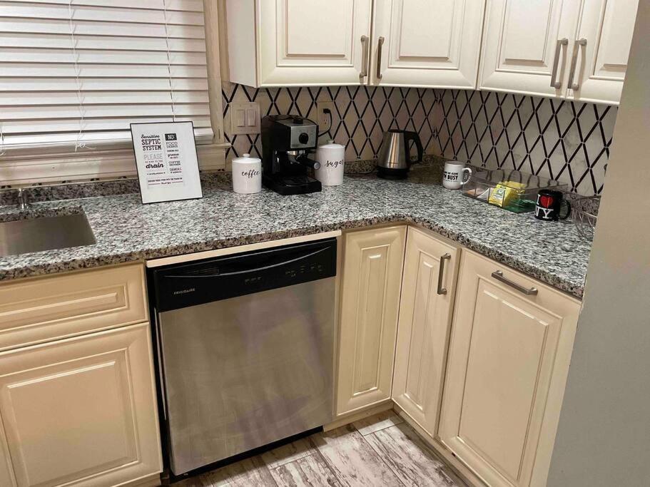 Renovated 3Bedroom 2.5Bath 2 Story House W/ Garage ローレンスビル エクステリア 写真