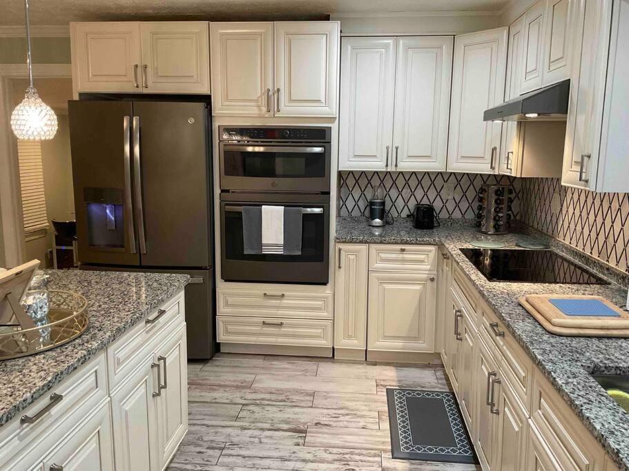 Renovated 3Bedroom 2.5Bath 2 Story House W/ Garage ローレンスビル エクステリア 写真